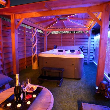 Lovina Chambre De Charme Avec Jaccuzi Velaux Dış mekan fotoğraf