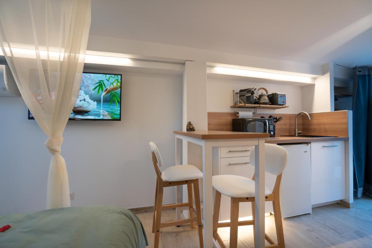 Lovina Chambre De Charme Avec Jaccuzi Velaux Dış mekan fotoğraf